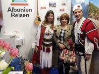Kush është i riu që promovon turizmin shqiptar në Zvicër