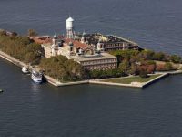 “Ne ishim thjesht numra”- Ellis Island, zbuloni portin e emigrantëve në SHBA