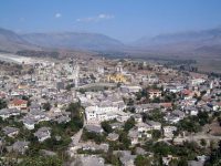 Nëse vijon trendi i largimeve, qarku i Gjirokastrës “zhduket” për 20 vjet