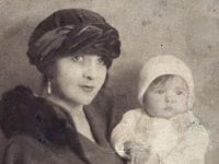 Si i skandalizonte burrat në vitet ’20 mbesa e Ismail Qemalit