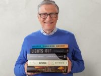 Këta janë librat që na sugjeron Bill Gates këtë verë. Ju zgjidhni nëse do t’i lexoni apo jo!